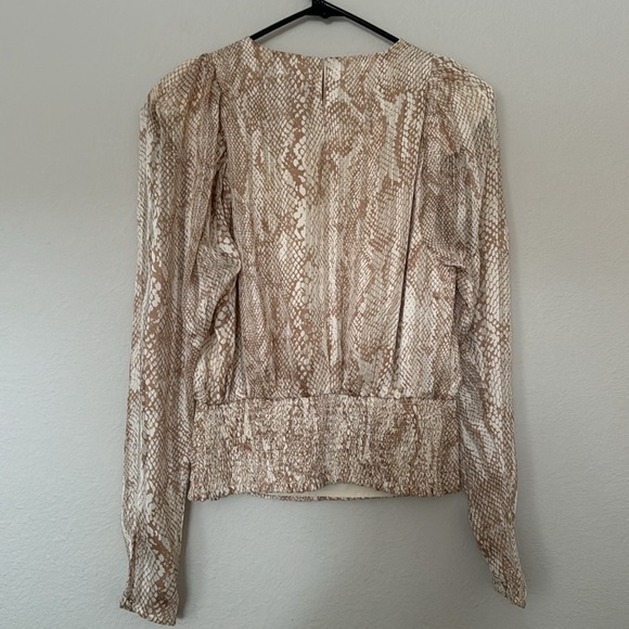 Express Patterned Blouse - Picture 3 of 5